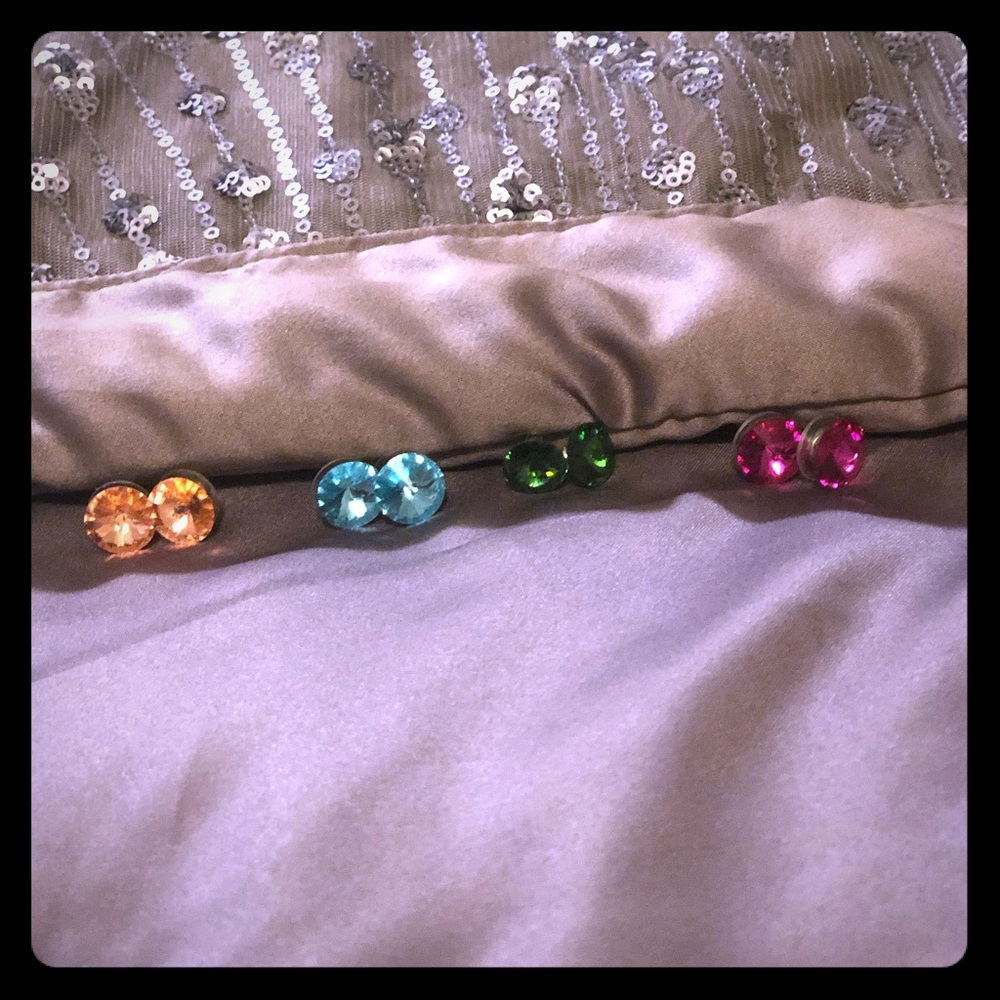 Round crystal studs